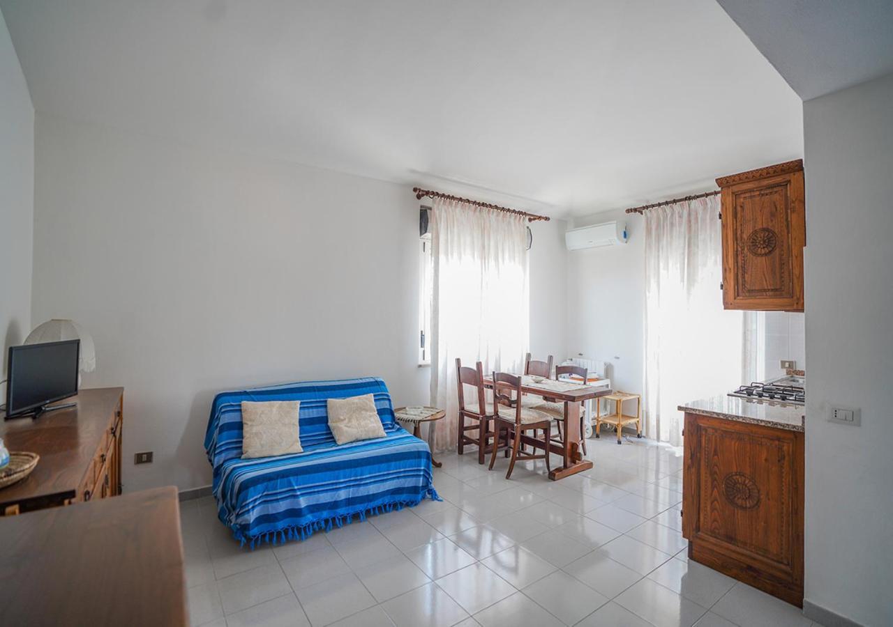 Murphy Holiday Home - Belvedere Ла-Маддалена Экстерьер фото